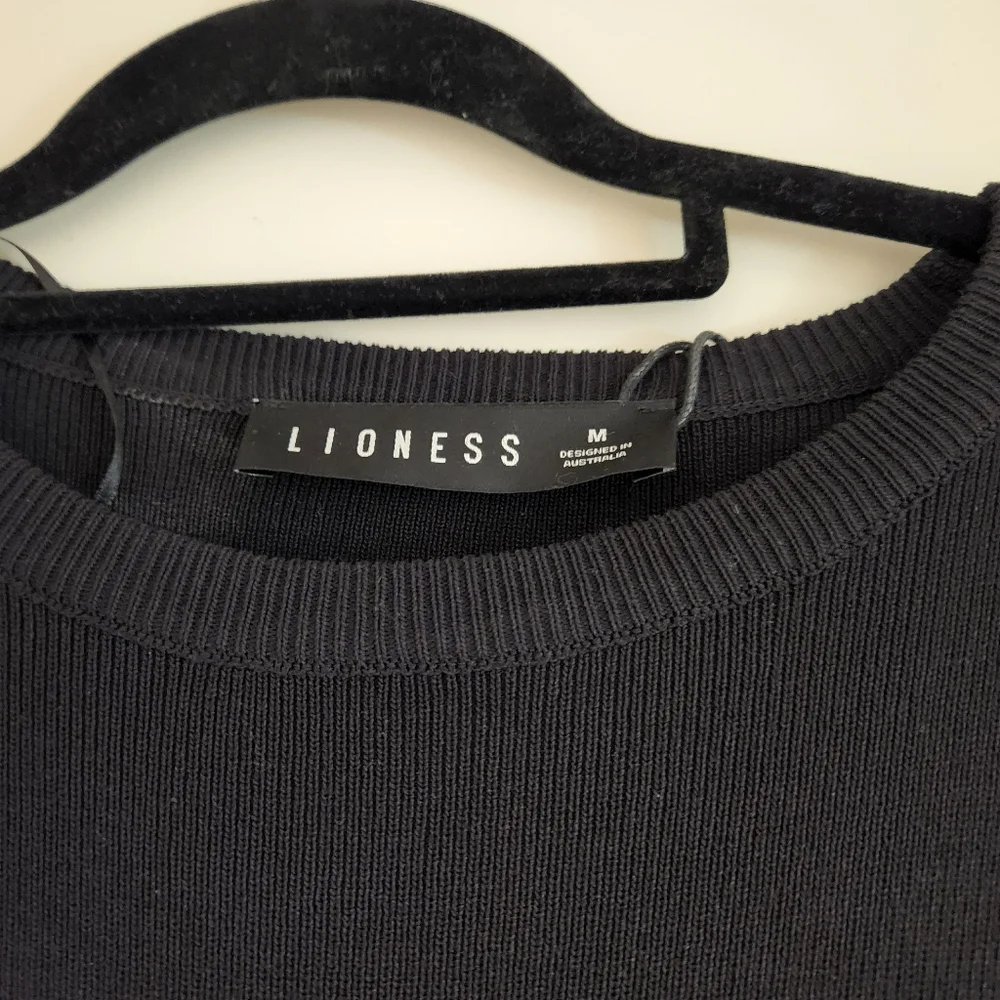 Long-sleeved lioness dress - Picture 4 of 5